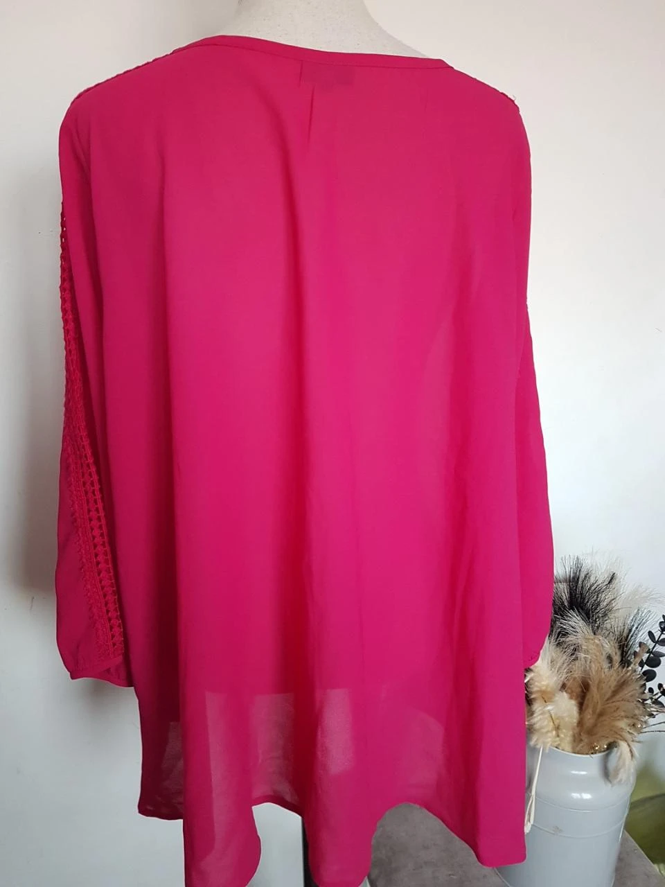 👚Fuchsia/roze blouse met sluier - Opengewerkte kanten details - Bleu Bonheur - M. 48 – photo 3